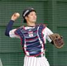 　ブルペンで投球を受ける坂本（撮影・立川洋一郎）