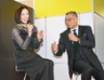 　酒井法子（左）とトークショーを行う掛布ＯＢ会長（撮影・西田忠信）
