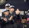 　９回、ベンチで手を叩く藤川監督（中央）＝撮影・西田忠信