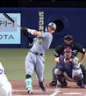 　７回、３ランを放つ佐藤輝（撮影・立川洋一郎）