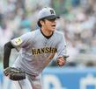 ７回、鈴木叶の打球を追う高橋（撮影・田中太一）