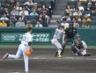 ５回、浦田にスローボールをなげる大竹（撮影・飯室逸平）