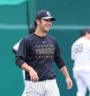 １軍に合流し笑顔を見せる井坪（撮影・西田忠信）