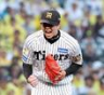 　５回、中山を空振り三振に仕留め、ほえる才木（撮影・西田忠信）