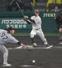 　６回、中前打を放つ中野（撮影・飯室逸平）