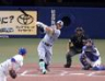９回、右翼スタンドへソロを放つ佐藤輝（撮影・立川洋一郎）