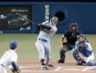 　７回、右中間スタンドへソロを放つ前川（撮影・立川洋一郎）