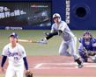 　６回、センターオーバーの二塁打を放つ森下（撮影・立川洋一郎）