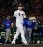 ４回、京田の適時打と失策で２点を失った村上（撮影・西田忠信）