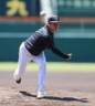 マウンドで投球練習する西勇（撮影・山口登）