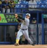 ７回、左越えに２ランを放つ嶋村（撮影・吉澤敬太）