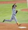 ７回、左越え２ランを放ち喜ぶ嶋村（撮影・金田祐二）