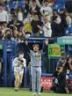 試合後、阪神ファンの歓声に応える西勇（撮影・吉澤敬太）
