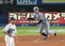 ３回、勝ち越し適時打を放つ中野（撮影・金田祐二）