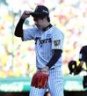７回、先制を許しベンチに戻る才木（撮影・山口登）