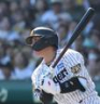 　４回、左前打を放つ梅野（撮影・西田忠信）