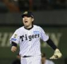 ５回、石伊を見逃し三振に仕留め、ほえる西勇（撮影・西田忠信）