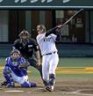 ３回、右前打を放つ大山（撮影・立川洋一郎）