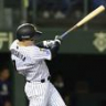 　７回、左前打を放つ森下