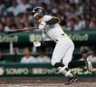 ３回、安打を放つ熊谷（撮影・田中太一）