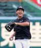 明るい表情を見せて外野でノックを受ける立石（撮影・立川洋一郎）