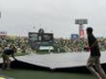 雨のため、試合開始時間が遅れる（撮影・田中太一）