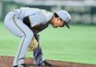 　巨人打線を完封し、こん身の雄たけびを上げて喜ぶ村上（撮影・田中太一）