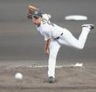 　力投する伊藤将（撮影・中田匡峻）