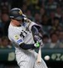 ９回、左前打を放つ森下（撮影・西田忠信）