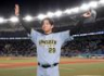 高橋はヒーローインタビューを終え、ファンの声援に応える（撮影・山口登）