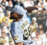 ９回に登板し力投するドリス（撮影・西岡正）