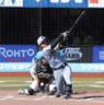 ８回、空振り三振に倒れる森下（撮影・伊藤笙子）