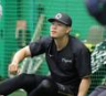 リラックスした表情を見せる佐藤輝（撮影・西田忠信）