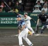 　５回、適時打を放つ代打嶋村。投手平良（撮影・山口登）