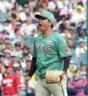 ４回、村林を空振り三振に仕留めてほえる村上（撮影・立川洋一郎）