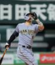 ４回、空振りし声を上げる佐藤輝（撮影・西田忠信）