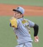 　力投する先発の下村（撮影・西田忠信）