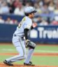 　１回、高橋は山中の打球にグラブを出すも右手に受ける（撮影・山口登）