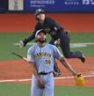 １０回、山中にサヨナラ打を打たれるドリス（撮影・飯室逸平）