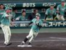 ７回、右前へ適時打を放ち一塁を回る中野（撮影・立川洋一郎）