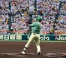 　２回、大山は左越えに先制２ランを放つ（撮影・山口登）