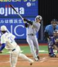 　３回、適時二塁打を放つ高寺（撮影・金田祐二）