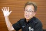　インタビューに応じる粟井球団社長（撮影・西田忠信）