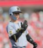 ７回、勝ち越しの２点三塁打を放ちポーズを決める中野（撮影・西田忠信）