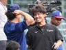 　柳と談笑する伊藤将