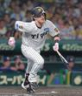 　８回、同点打を放つ浜田（撮影・西田忠信）