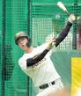 　１軍に合流し打撃練習をする百崎（撮影・西田忠信）