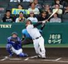 １回、左中間に先制ソロを放つ森下（撮影・山口登）