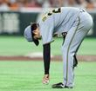７回、坂本に逆転打を許した高橋（撮影・田中太一）