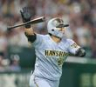 　７回、右越えソロを放つ前川（撮影・西岡正）